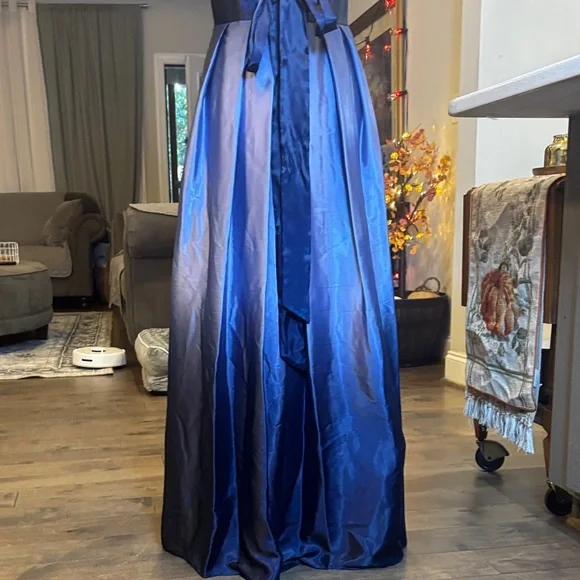 SLNY ombre Blue Sleeveless Gown - Picture 7 of 10